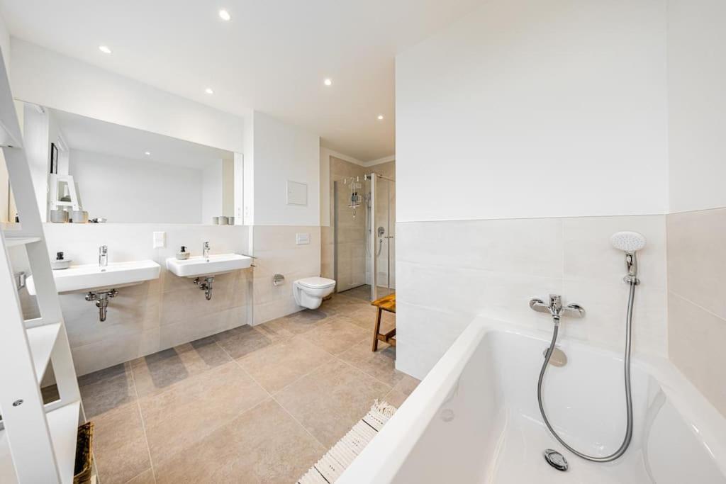 Stylisches Zentrales City-Apartment Mit 2 Balkonen Leipzig Buitenkant foto